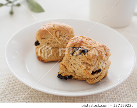 Scones with raisins 127199223