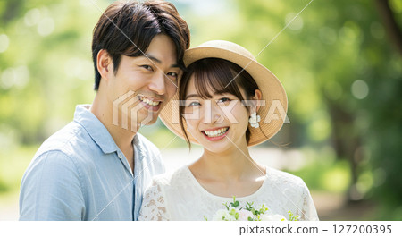 自然光下拍攝的情侶肖像 127200395