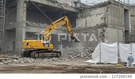 拆除現場和正在運轉的重型機械 127200549