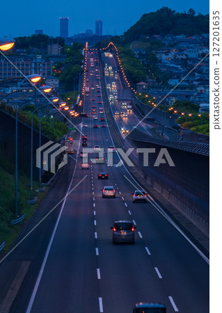 《大阪府》名神高速公路夜景與高槻市的直路 《大阪府》名神高速公路夜景與高槻市的直路 127201635