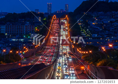 《大阪府》名神高速公路夜景與高槻市的直路 《大阪府》名神高速公路夜景與高槻市的直路 127201653