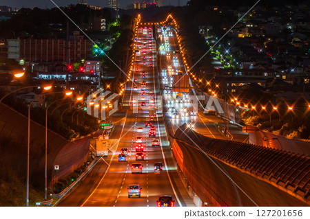 《大阪府》名神高速公路夜景與高槻市的直路 《大阪府》名神高速公路夜景與高槻市的直路 127201656
