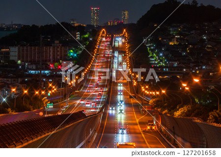 《大阪府》名神高速公路夜景與高槻市的直路 127201658