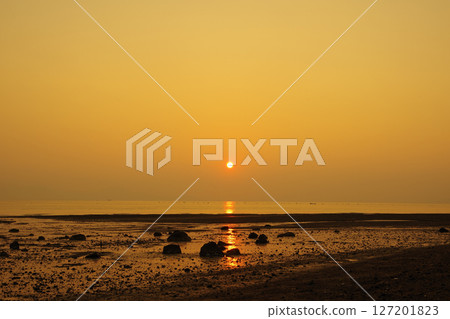 Autumn dawn view of the Ariake Sea from Takeshima Beach in Shimabara City 127201823