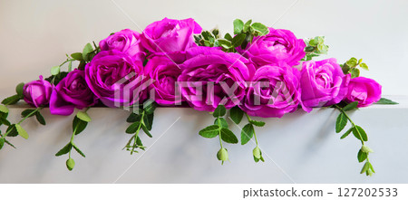 Bouquet of red roses on the table 127202533