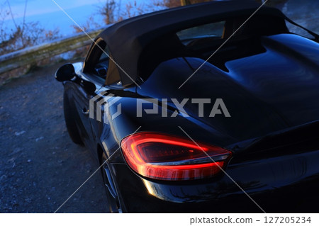 閃亮的黑色敞篷車 閃亮的黑色敞篷車 127205234