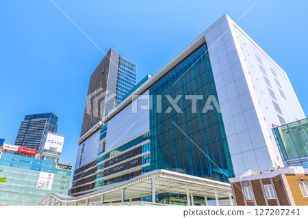 日本橫濱城市景觀，俯瞰橫濱車站、JR橫濱塔、塔樓公寓等。 127207241