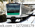 行駛在雪景中的E233系埼京線 127208179