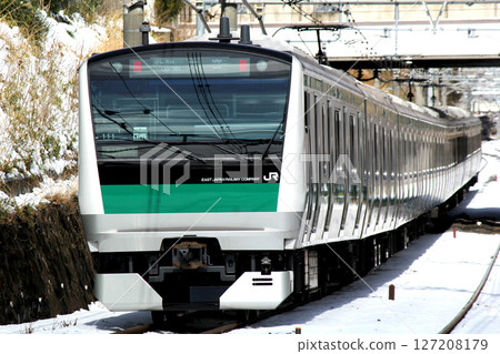 E233 Series Saikyo Line running through snowy scenery E233 Series Saikyo Line running through snowy scenery 127208179