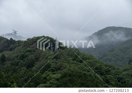 被雲覆蓋的山 127208213