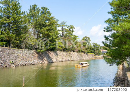 Matsue City, Shimane Prefecture: Touring the Matsue Castle Moat 127208990