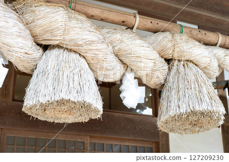 島根縣松江市八重垣神社拜殿的注連繩 127209230