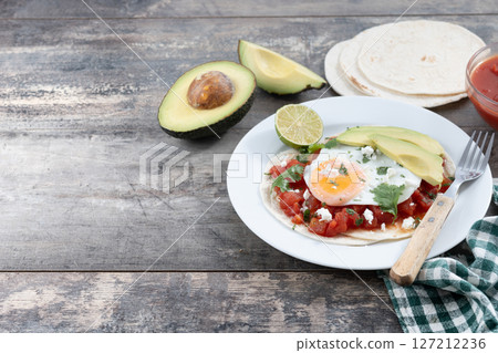 Huevos Rancheros. Traditional Mexican breakfast 127212236