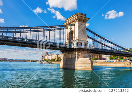 Historic Chain Bridge spanning the Danube with Hungarian Parliament in the background, Budapest Historic Chain Bridge spanning the Danube with Hungarian Parliament in the background, Budapest 127213222