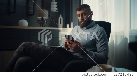 Focused Stock Exchange Trader Using Smartphone, Analyzing Real-Time Stocks 127213483