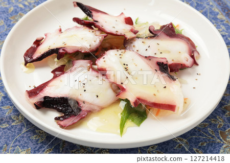 Octopus carpaccio Octopus carpaccio 127214418