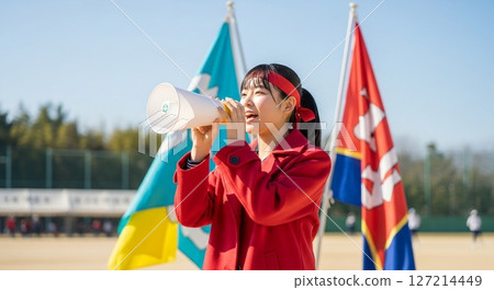 女學生用擴音器歡呼 127214449