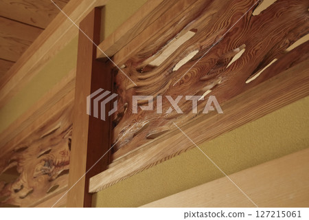 Traditional ranma with natural wood grain 127215061