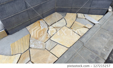 Italian-style marble gate exterior construction Italian-style marble gate exterior construction 127215257
