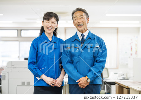 Portraits of middle-aged and senior men and women wearing work clothes Portraits of middle-aged and senior men and women wearing work clothes 127215337