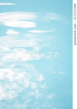 The image of summer colors created by the water surface pattern 127215388