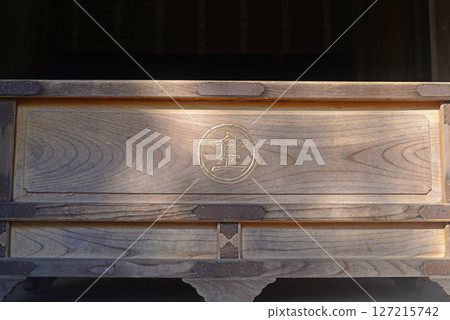 香川縣金刀比羅神社境內朝日社的供品箱 127215742