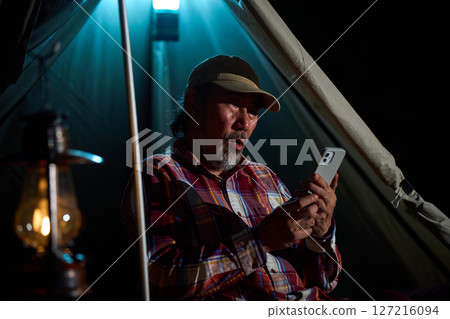 Smartphone, SNS, Solo camping, Seniors Smartphone, SNS, Solo camping, Seniors 127216094