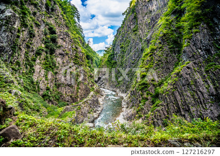 新潟縣清津峽:V字形柱狀節理溪谷 新潟縣清津峽:V字形柱狀節理溪谷 127216297