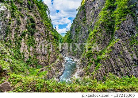 Niigata, Kiyotsu Gorge: A V-shaped columnar jointed valley 127216300
