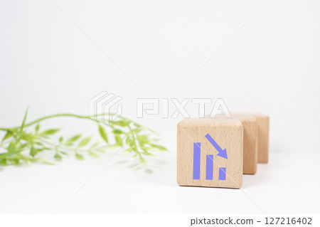 Decreasing bar graph Wooden blocks 127216402