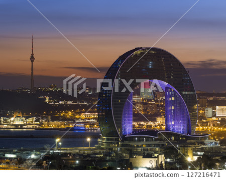 阿塞拜疆巴庫市中心的夜景 127216471