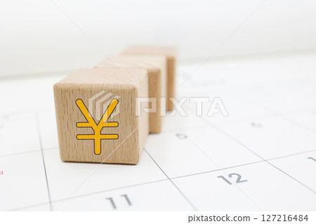 A block with a calendar and the Japanese yen symbol A block with a calendar and the Japanese yen symbol 127216484