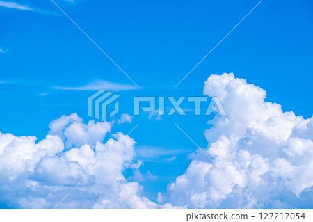 [Summer material] Image material of a summer sky with cumulonimbus clouds [Nagano Prefecture] 127217054