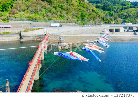 Carp streamers and scenery seen from Noe Port Lighthouse in early summer, Itoigawa City, Niigata Prefecture Carp streamers and scenery seen from Noe Port Lighthouse in early summer, Itoigawa City, Niigata Prefecture 127217373