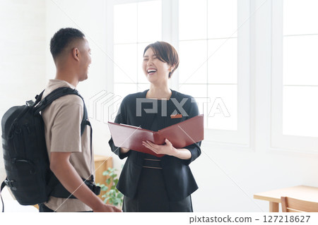 Asian hotel staff and foreign tourists 127218627