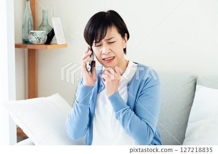 Middle female to talk on smartphone 127218835