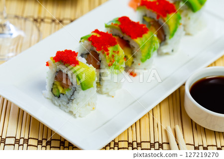 Uramaki with tobico topping 127219270