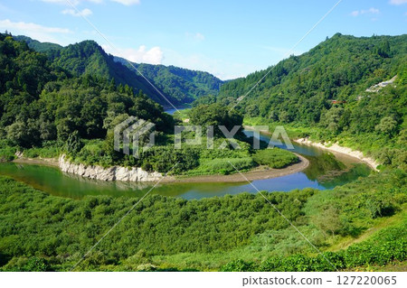Shirakawa River in the Iide Mountain Range 127220065