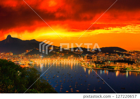 里約熱內盧灣美麗的夜景 127220657