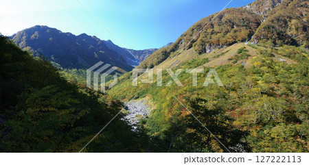 上高地的秋天,前往唐澤冰斗的路上的紅葉(廣闊的全景)-途經德澤和橫尾 上高地的秋天,前往唐澤冰斗的路上的紅葉(廣闊的全景)-途經德澤和橫尾 127222113