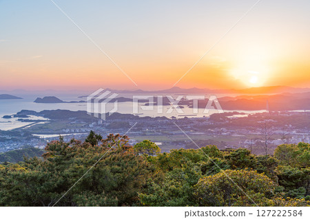 (Nagasaki Prefecture) Evening view of Sasebo and Kujukushima Islands from the Yumiharidake Observatory 127222584