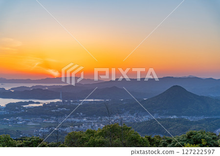 （長崎縣）從弓張岳眺望台眺望佐世保和九十九島的夜景 127222597