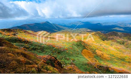 秋季攀登栗駒山(栗駒山~益武山:菅原湖與益武山的景色) 秋季攀登栗駒山(栗駒山~益武山:菅原湖與益武山的景色) 127222688