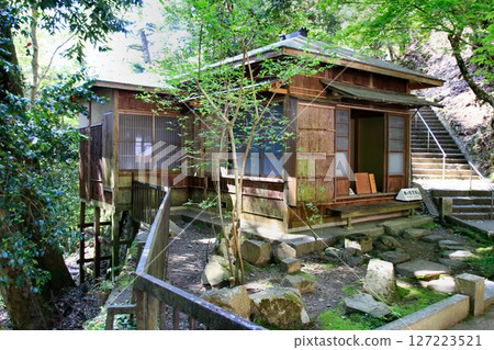 Cosmic energy pours down to protect the capital of Kyoto from evil spirits... Kurama Temple's "Tohakutei" Cosmic energy pours down to protect the capital of Kyoto from evil spirits... Kurama Temple's "Tohakutei" 127223521