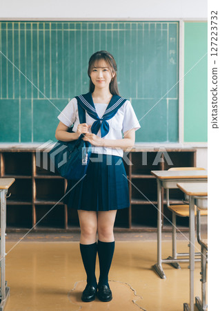 High school students standing in the classroom 127223732