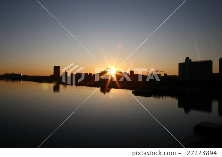 New Year's Sunrise, Arakawa Dawn, Senju Shimbashi [Adachi Ward, Tokyo] 127223894