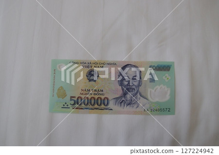 Vietnamese note 127224942