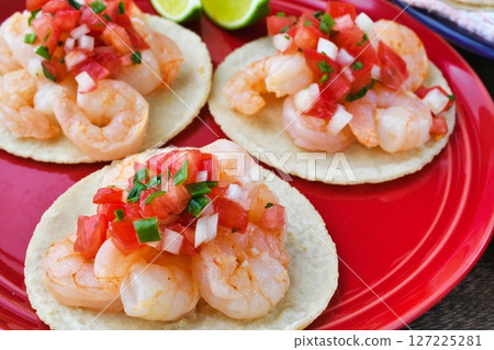 Shrimp tacos (Tacos de camarón) 127225281