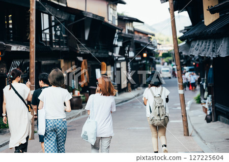<Nagano Prefecture> A family sightseeing in Narai-juku 127225604