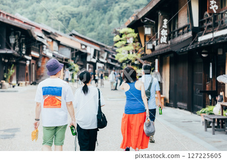 <Nagano Prefecture> A family sightseeing in Narai-juku 127225605
